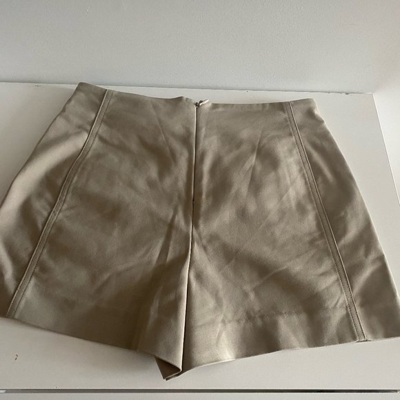 Babaton beige shorts - Picture 2 of 3